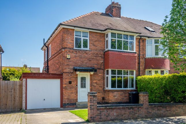 3 bed property, in Grantham Drive, £450,000
