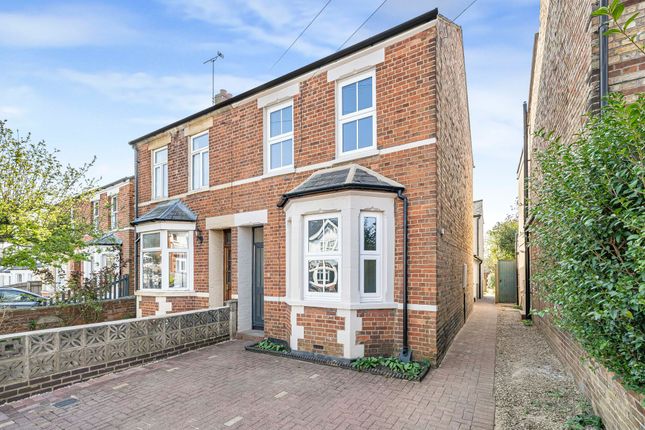 2 bed property, in Harpes Road, £550,000