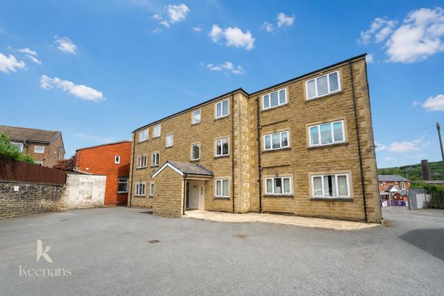 2 bed property, in Square Street, £175,000