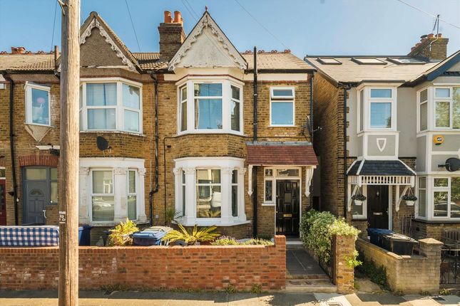 3 bed property, in Deans Road, £825,000