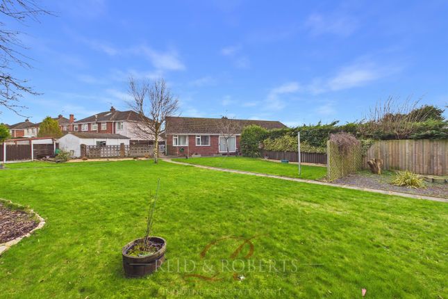 2 bed property, in Hamilton Avenue, £230,000