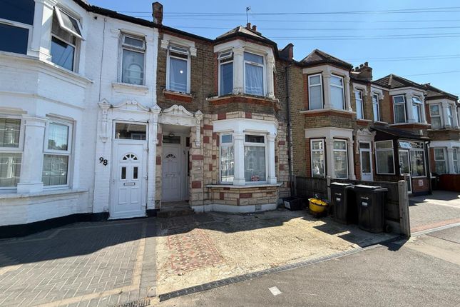 2 bed property, in Hampton Road, £250,000