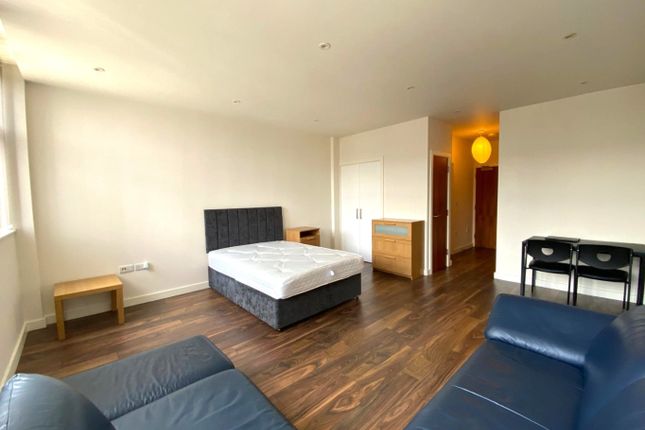 1 bed property, in Talbot Skyline, £185,000