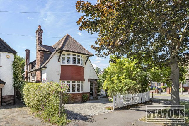 4 bed property, in The Close, £1,400,000