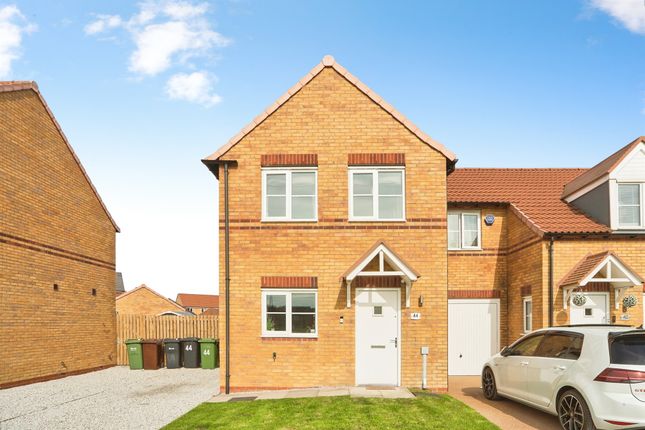 3 bed property, in Tempest Square, £200,000