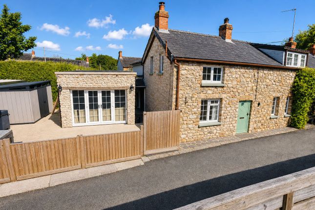 4 bed property, in St Clears, £340,000