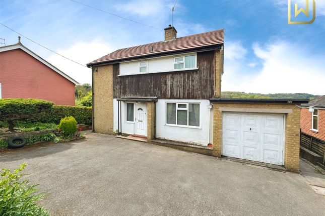 3 bed property, in Ladderedge, £300,000