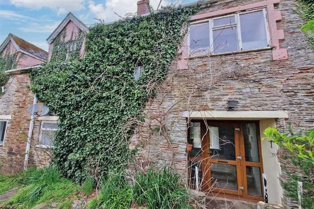 5 bed property, in Old Coach House, £300,000