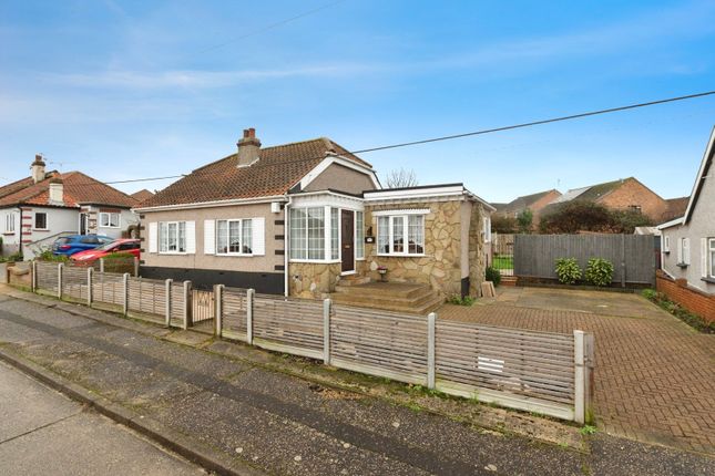 3 bed property, in Rectory Gardens, £450,000