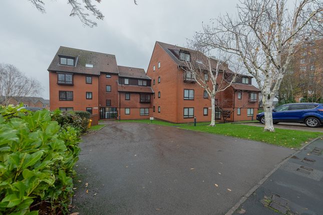 2 bed property, in Heathlands Grove, £102,900