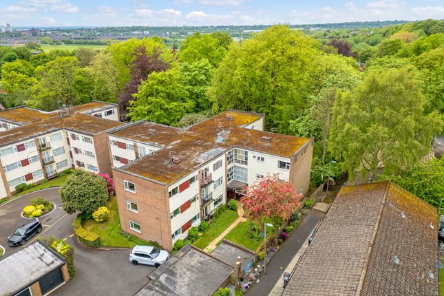 2 bed property, in Park Lane Court, £150,000