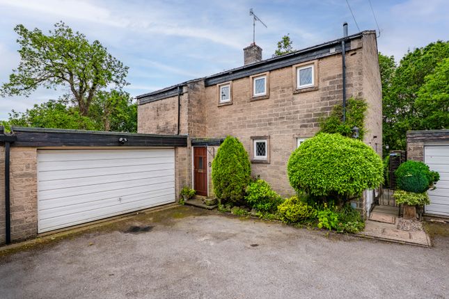 4 bed property, in Riber View Close, £400,000
