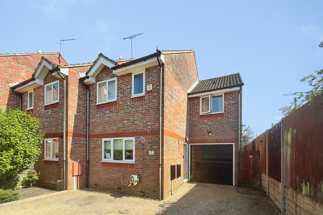 3 bed property, in Roffye Court, £400,000