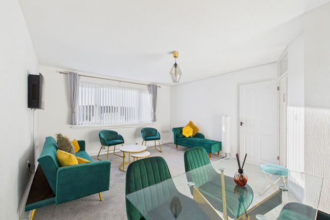 2 bed property, in Peter Street, £79,000