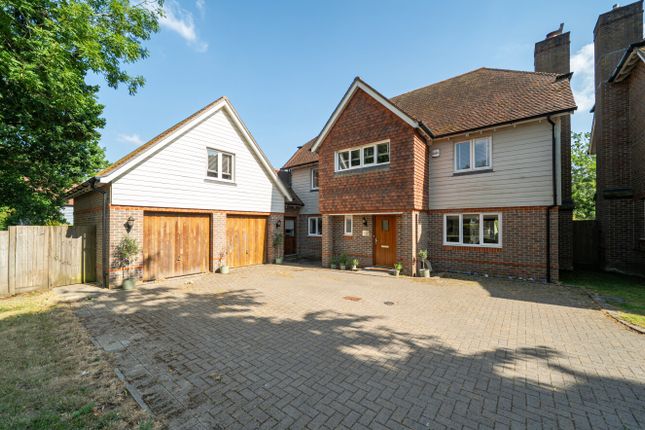 5 bed property, in Boyneswood Road, £975,000