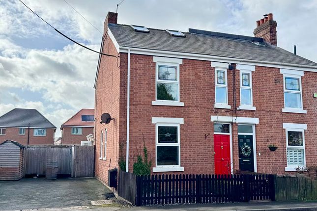 2 bed property, in Macclesfield Road, £299,500