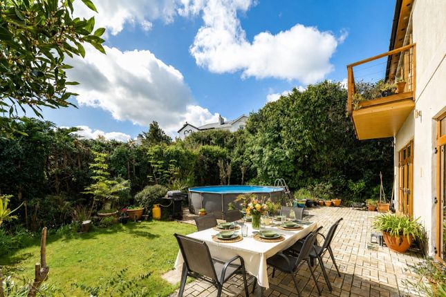 4 bed property, in Paradise Road, £765,000
