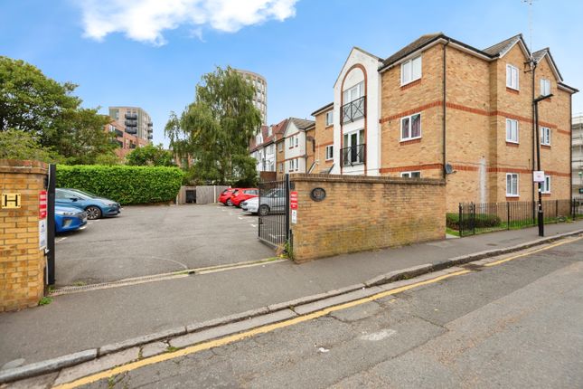1 bed property, in Vine Place, £175,000