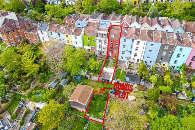6 bed property, in Upper Cheltenham Place, £475,000