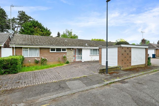 3 bed property, in Elm Park Road, £695,000