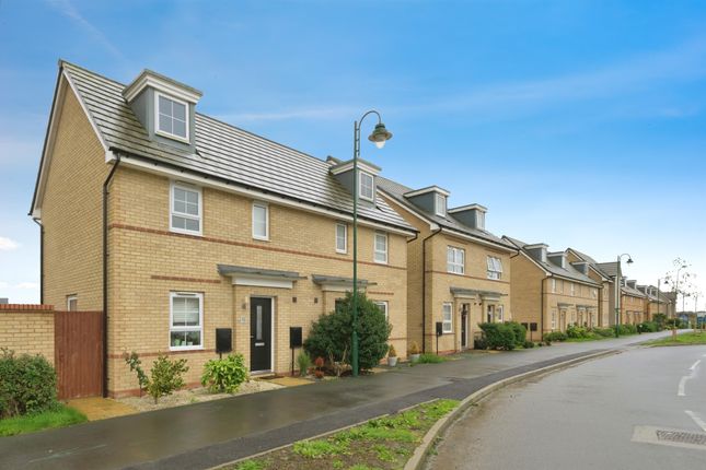 2 bed property, in Aqua Drive, £190,000