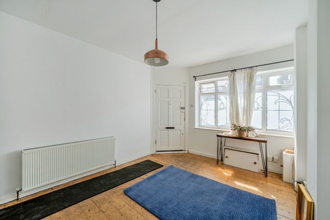 2 bed property, in Newlands Park, £425,000