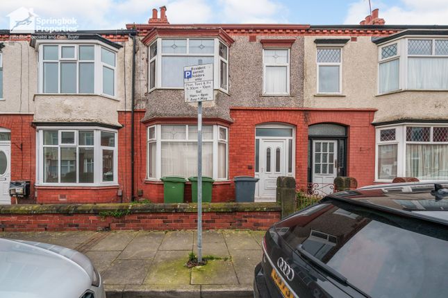 3 bed property, in Parkstone Road, £135,000