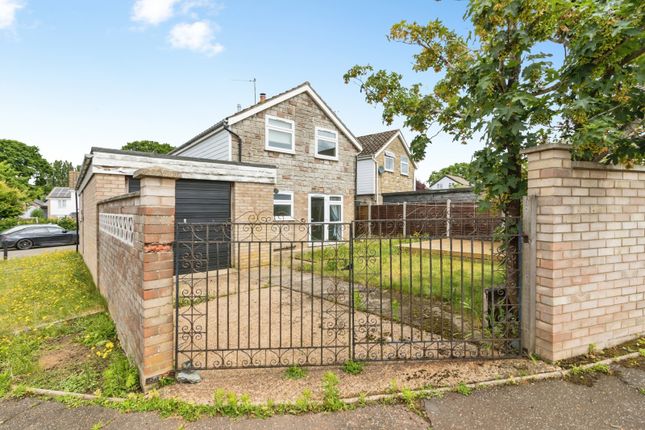 3 bed property, in Links Way, £250,000