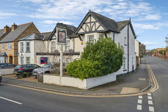 2 bed property, in Chiltern View Road, £475,000