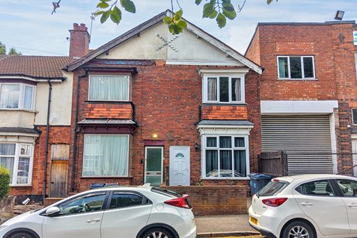 2 bed property, in Wood End Lane, £145,000