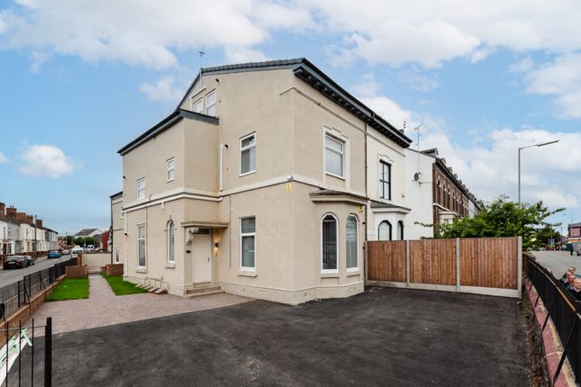 6 bed property, in 2 York Villas, £900,000