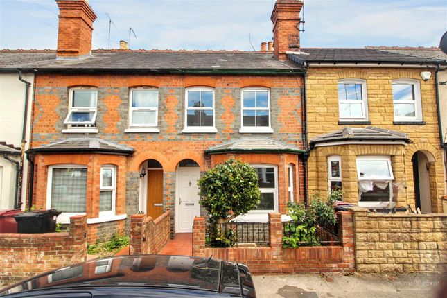 3 bed property, in Elm Park Road, £300,000