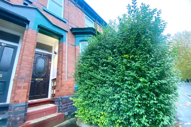 2 bed property, in Alton Street, £140,000