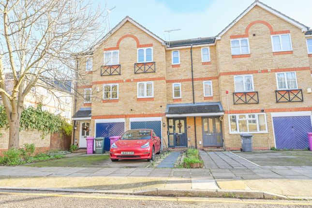 3 bed property, in Barnsdale Avenue, £800,000