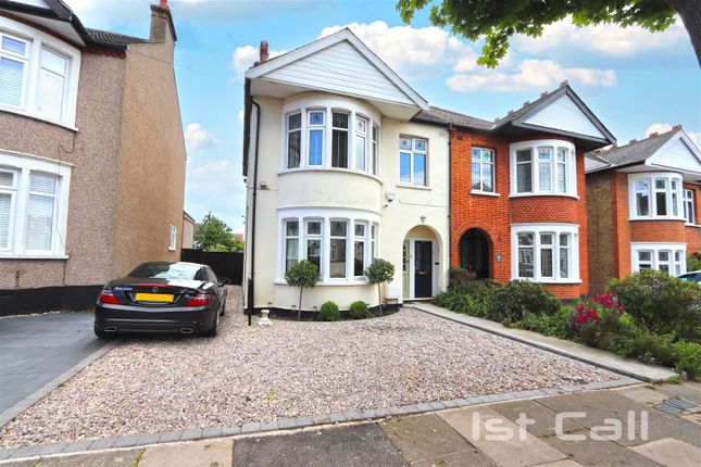 2 bed property, in Brunswick Road, £275,000