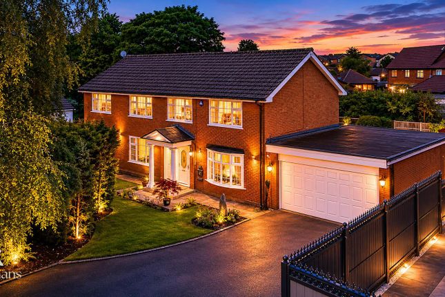 4 bed property, in Winchester Close, £800,000