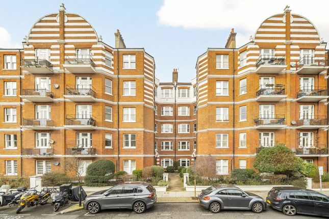 2 bed property, in Lurline Gardens, £550,000