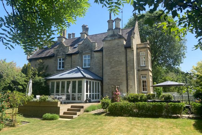 5 bed property, in Station Yard, £1,100,000