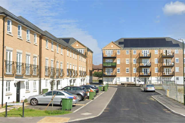 1 bed property, in Slade Green Road, £230,000