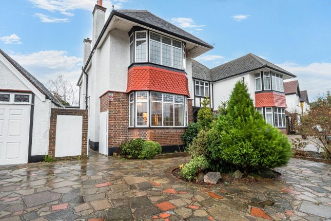 4 bed property, in Park Avenue, £855,000