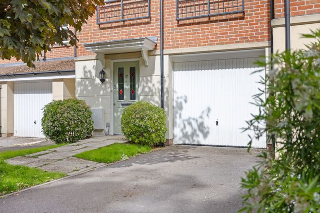 3 bed property, in Hawthorn Way, £415,000