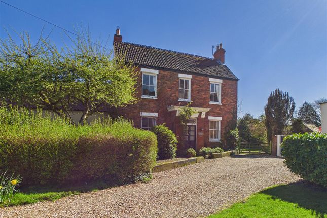 4 bed property, in Main Street, £475,000