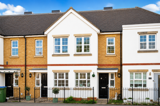3 bed property, in Burwood Road, £500,000
