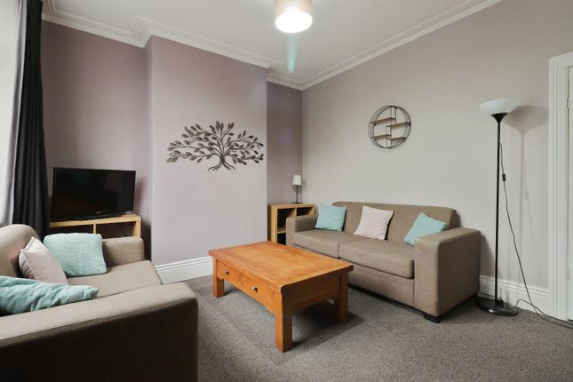 3 bed property, in Cobden View Road, £260,000