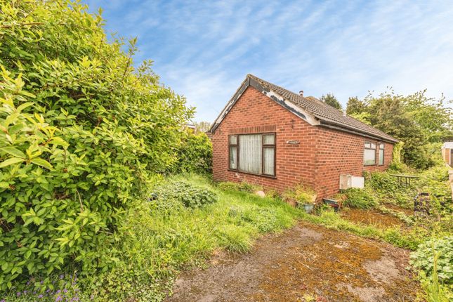 3 bed property, in Winden Close, £125,000