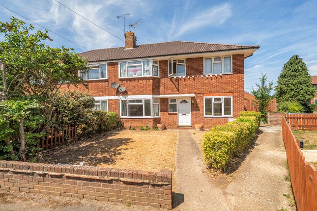 2 bed property, in Larchfield Road, £299,000