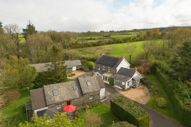 6 bed property, in Cross Inn, £995,000