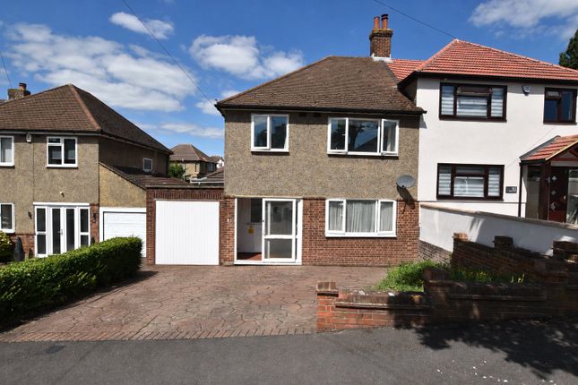 3 bed property, in Midhurst Hill, £535,000