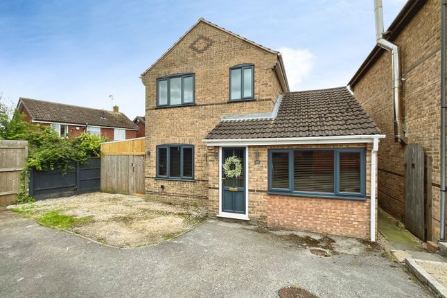 3 bed property, in Robina Drive, £260,000