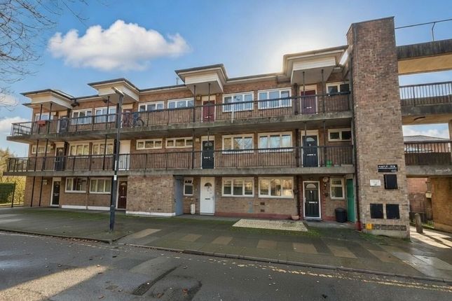 1 bed property, in 80 Flintmill Crescent, £150,000